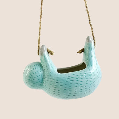 SlothGarden – Hantverksgjord kruka med senglema temat och upphängningssnöre för unik inredning