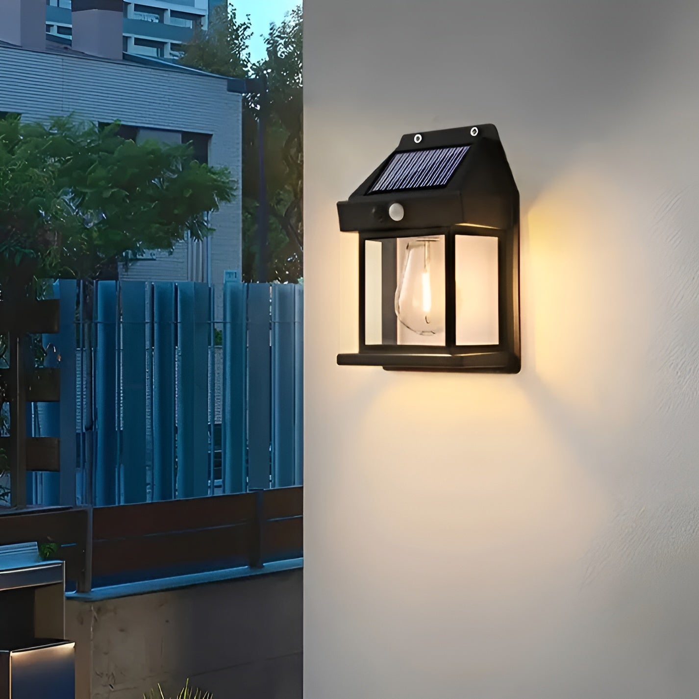 LumeXcel - Modern Solarvägglampa med Rörelsesensor