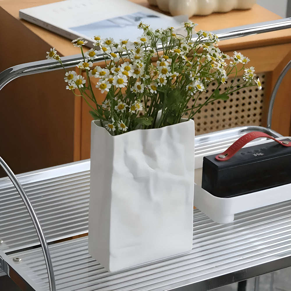 Carvallo – Stilren keramikvase med moderne papperspåse-design