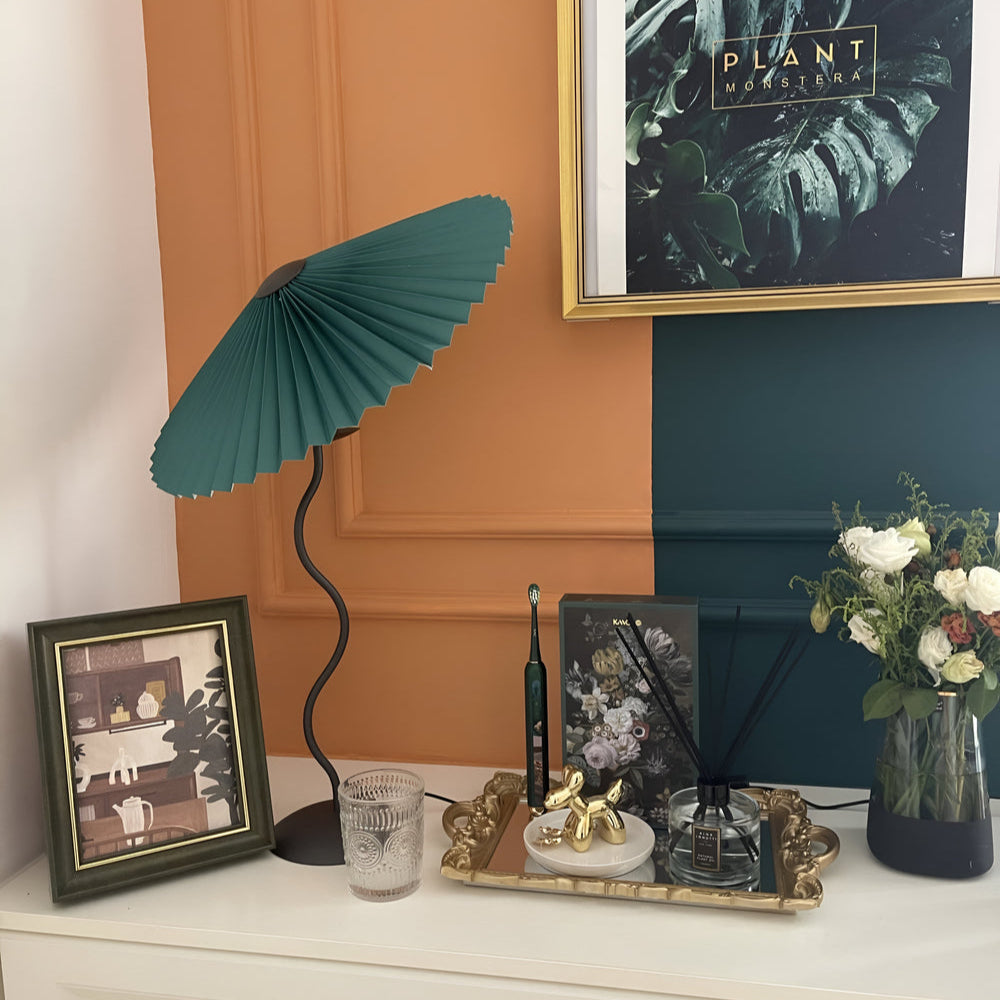 OrigamiGlow – Elegant LED-lampa med vågigt design för modern belysning