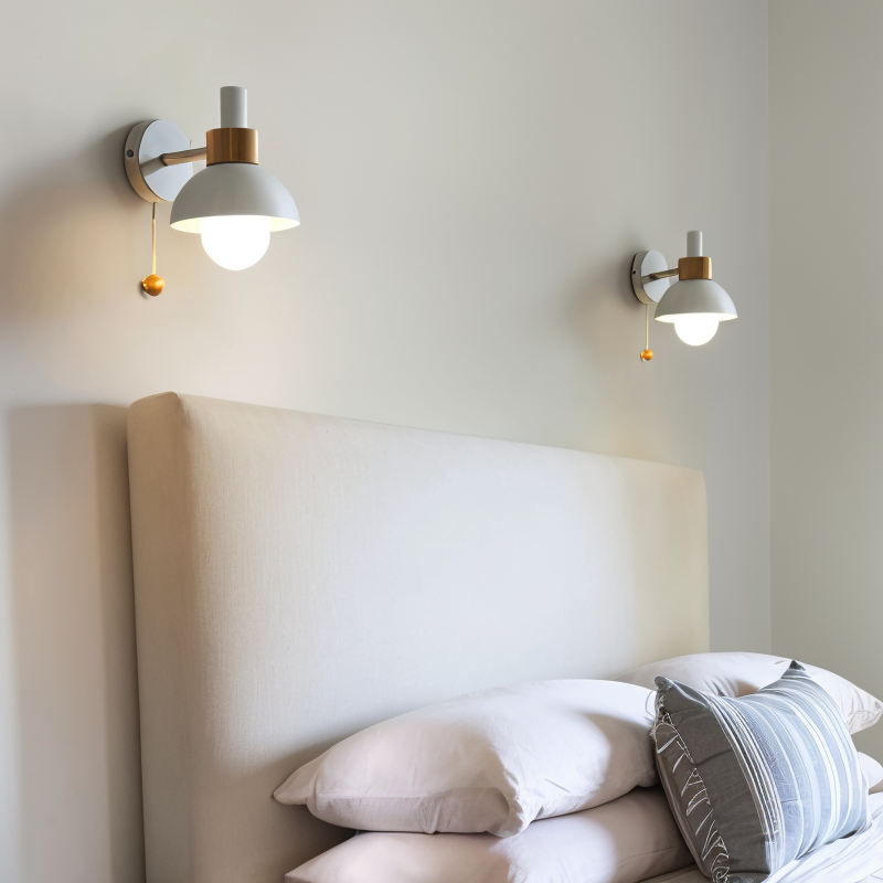 Minimalistisk Trä Vägglampa med Dragomkopplare – Mjuk Pastell Modern Design