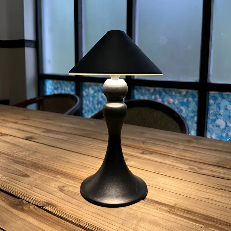 RetroLite – Trådlös bordslampa med justerbar ljusstyrka och böjd design