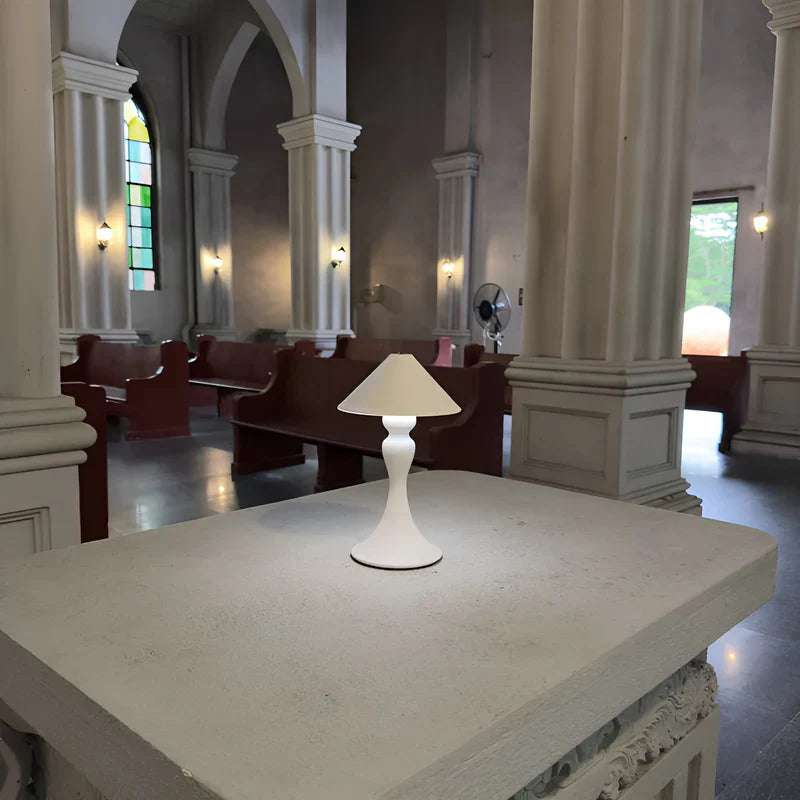 RetroLite – Trådlös bordslampa med justerbar ljusstyrka och böjd design