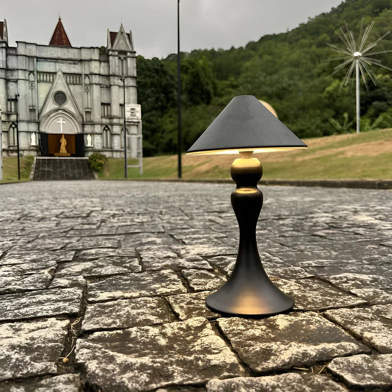 RetroLite – Trådlös bordslampa med justerbar ljusstyrka och böjd design