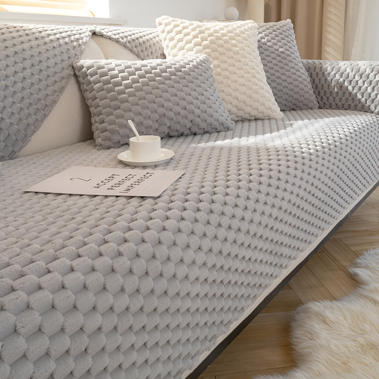Carvallo – Elegant Non-Slip Cover with Luxury Honeycomb Design