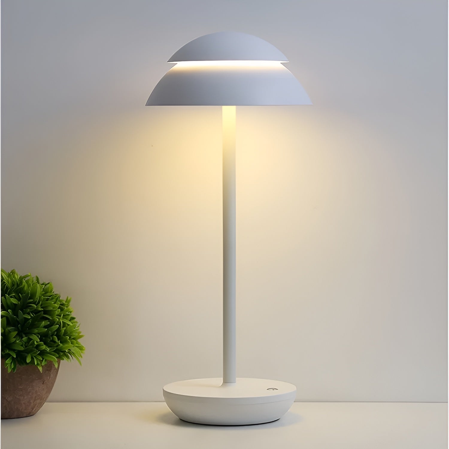 UmbraGlow Slim | Trådlös LED-bordslampa med skärm i minimalistisk design