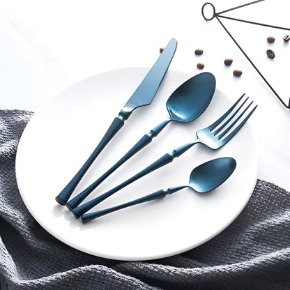 LuxeFeast Noir | 16-delat svart besticksset med guldiga detaljer