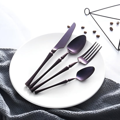 LuxeFeast Noir | 16-delat svart besticksset med guldiga detaljer