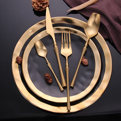 LuxeFeast Noir | 16-delat svart besticksset med guldiga detaljer