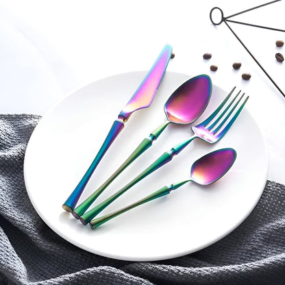 LuxeFeast Noir | 16-delat svart besticksset med guldiga detaljer