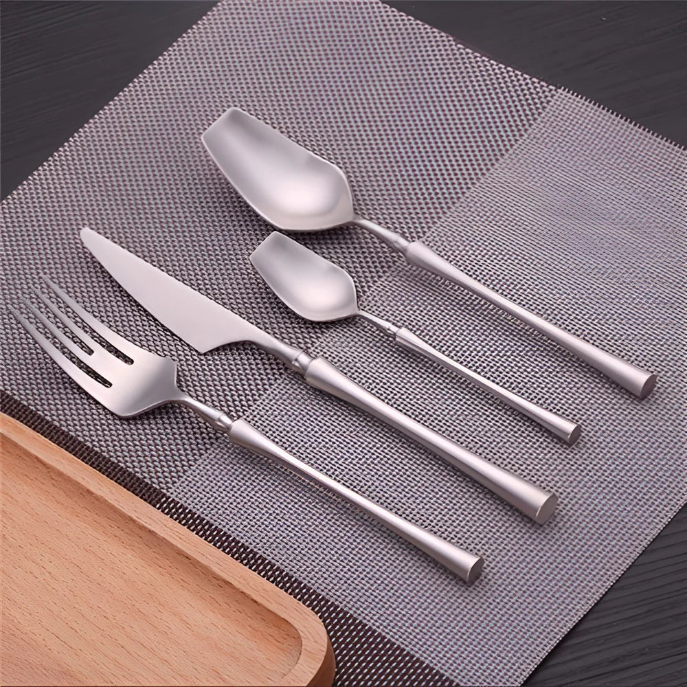 RoyalEssence – Lyxigt bestickset med elegant design för den ultimata matupplevelsen