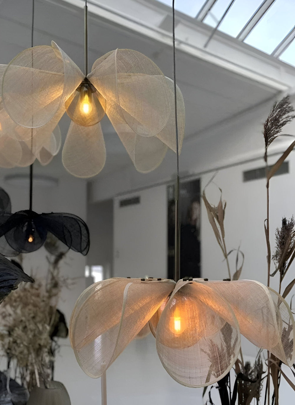 Floruma Lune |hänglampa i en floralt boho-design av glas