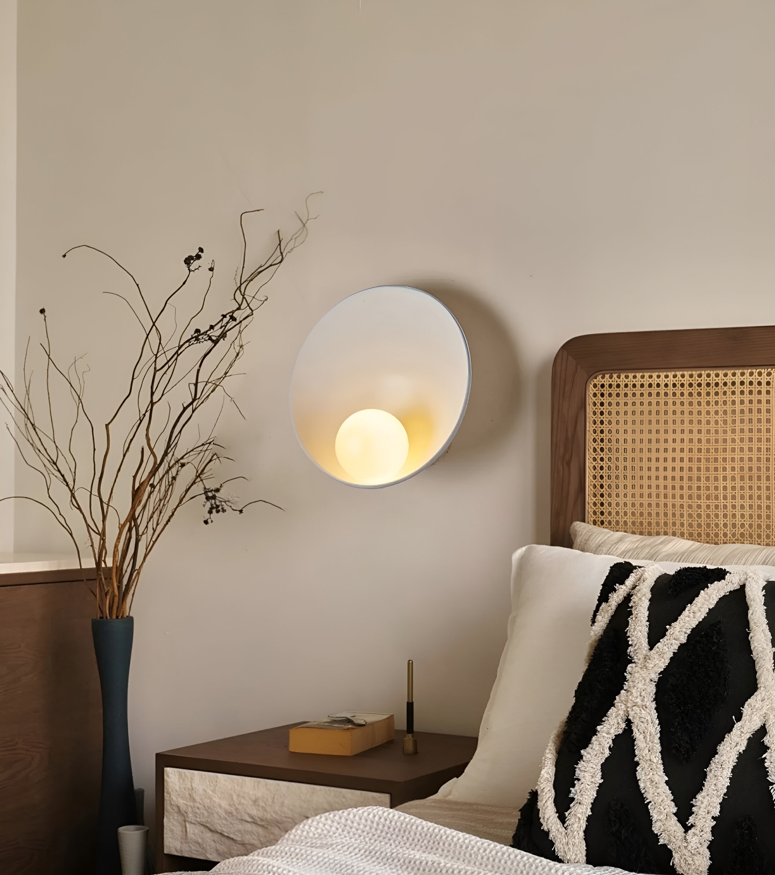 Vit Pärlampa - Vit Vägglampa med Wabi-Sabi Design