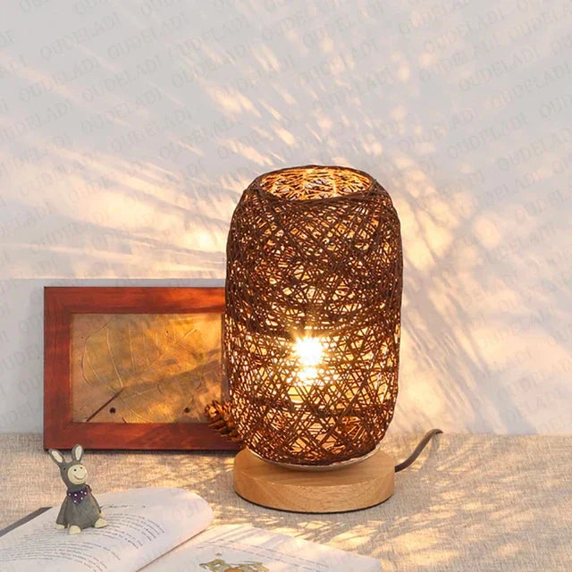 RusticGlow - Träbordslampa med repdesign – Handgjord LED-dekorativ lampa