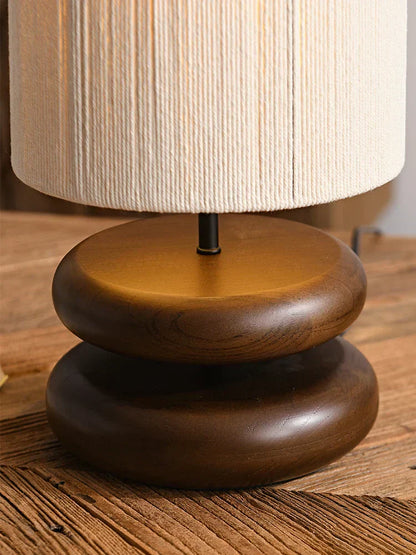 RusticGlow - Valnötsträ Bordslampa med Linnekåpa – Naturlig Belysning för Vardagsrum och Sovrum