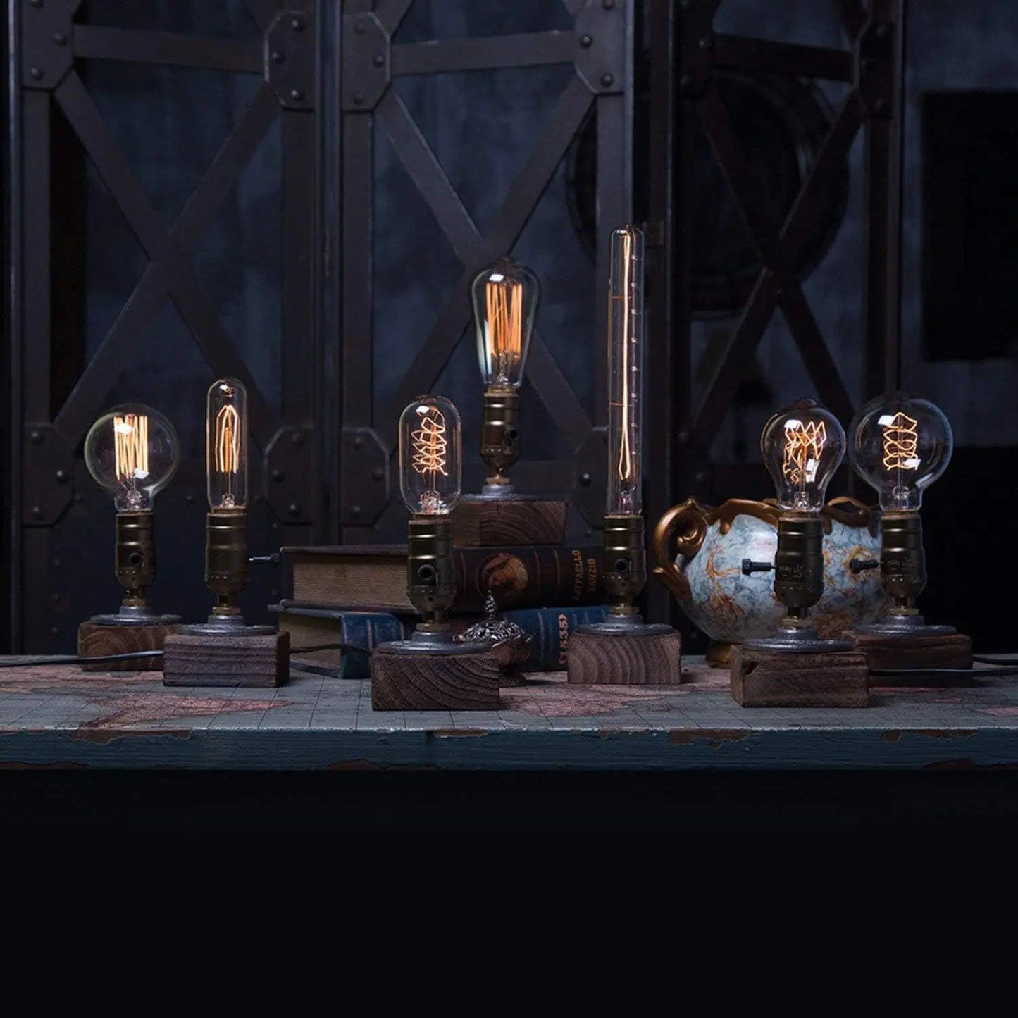 RetroWood - Träbordslampa i Vintage Industriell Stil