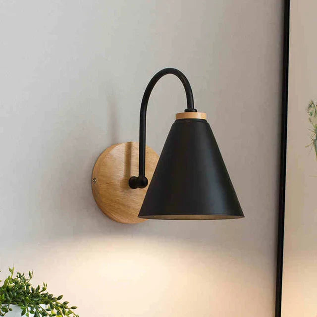 OakShine – Trävägglampa med Varmt Ljus