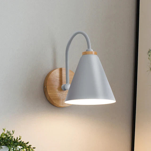 OakShine – Trävägglampa med Varmt Ljus