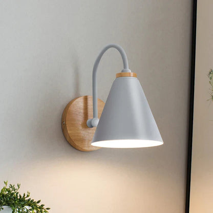 OakShine – Trävägglampa med Varmt Ljus