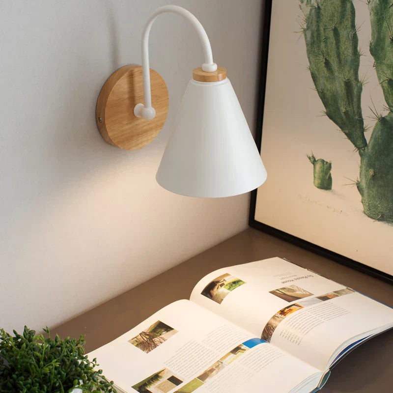 OakShine – Trävägglampa med Varmt Ljus