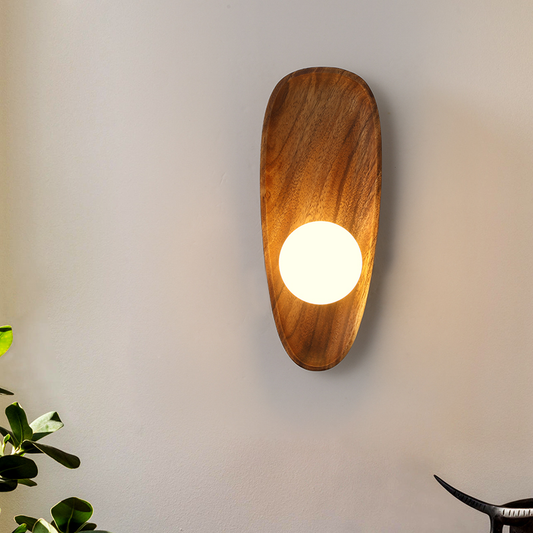 WoodGlo – Minimalistisk V�gglampa i Massivt Trä med LED-belysning
