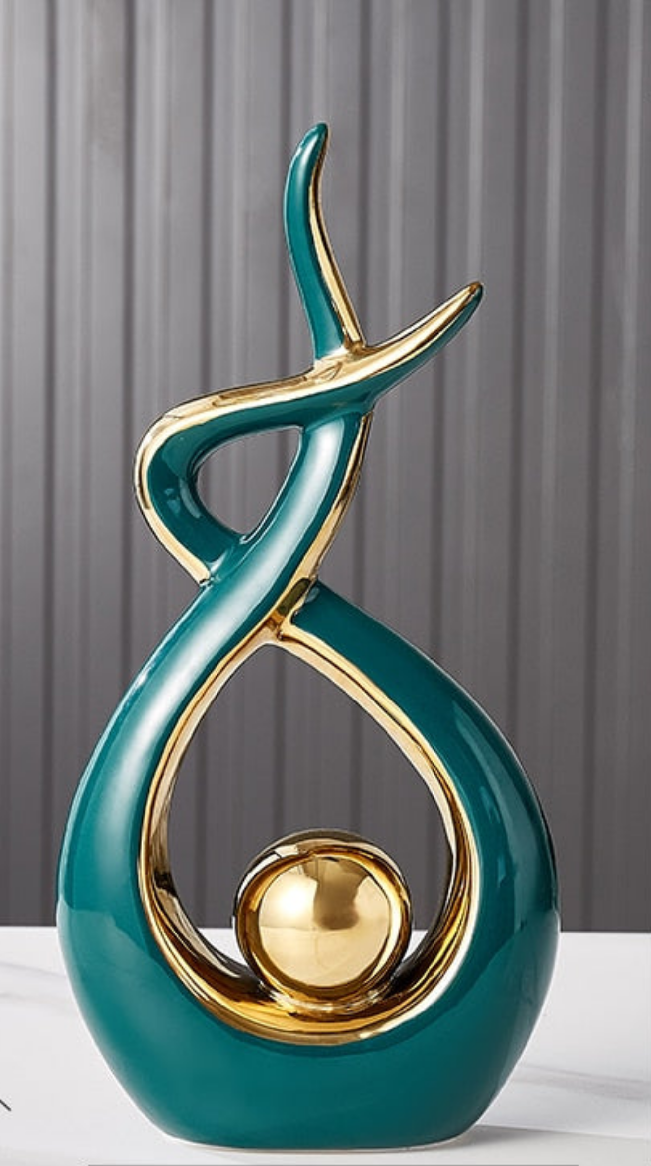 Abstrakt Keramisk Skulptur | Modern Inredning med Guld Accenter | Hylla eller Skrivbordsornament