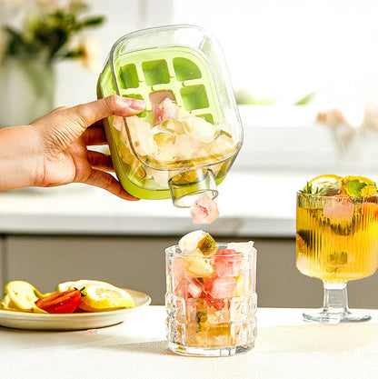 Praktisk 2i1 isbitflaska