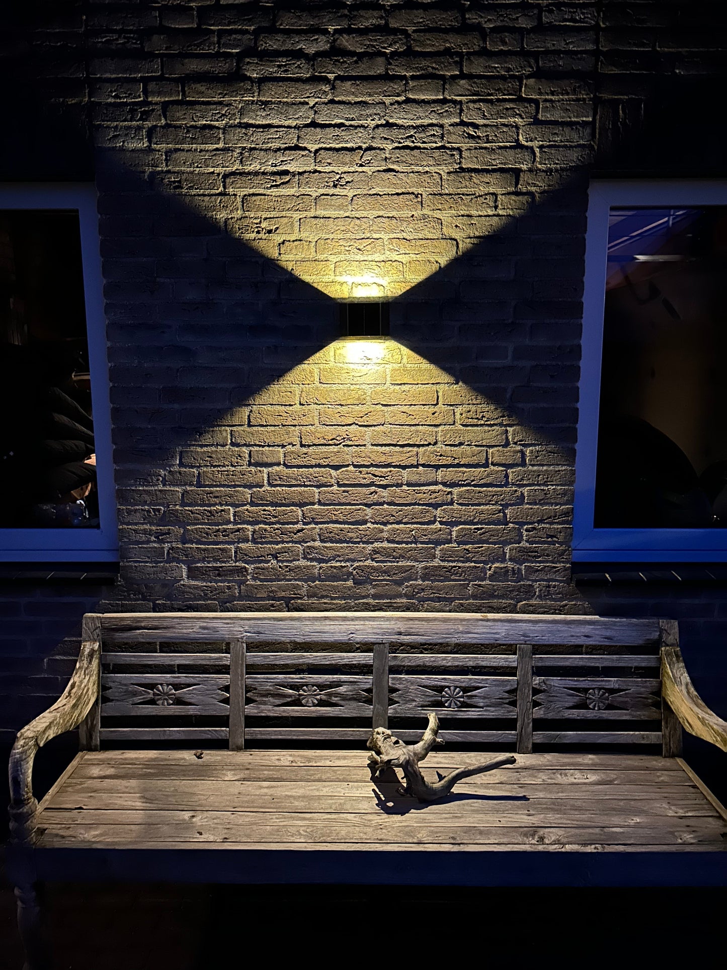 Carvallo Solar Vägglampa Utomhus | 3 Solarpaneler | Varmvit LED-belysning | IP65 Väderbeständig