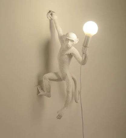 Vägglampa med unik resinapa design
