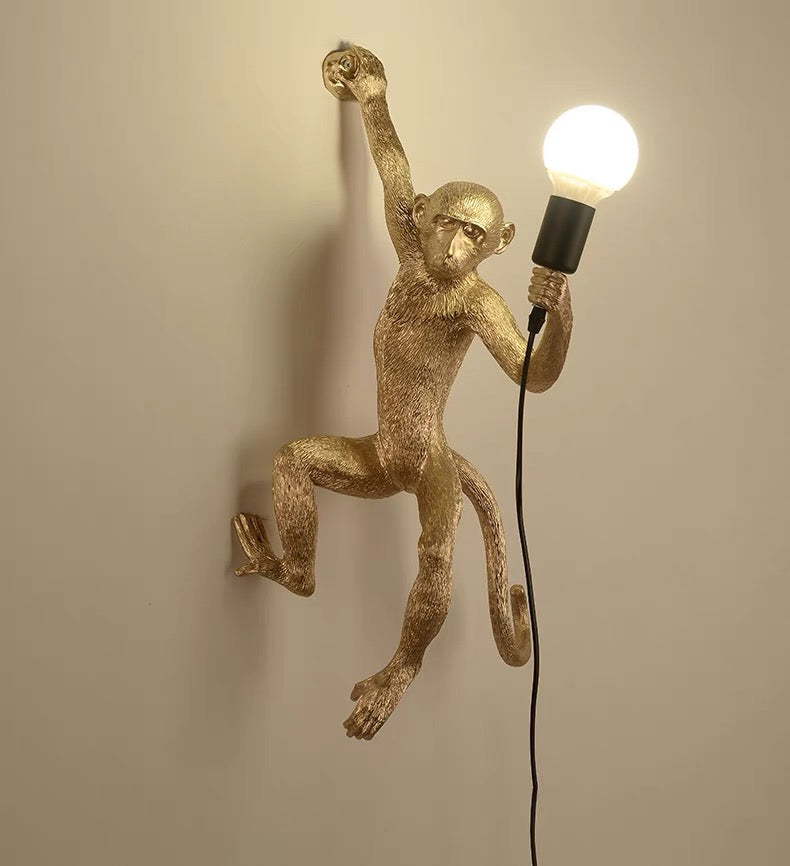 Vägglampa med unik resinapa design