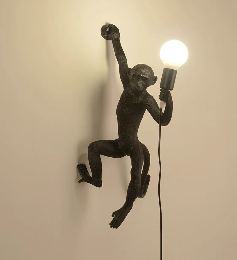 Vägglampa med unik resinapa design