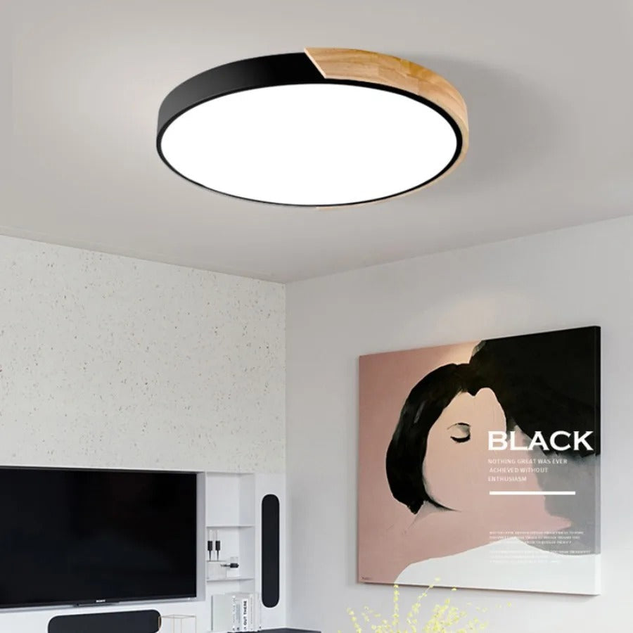 LED taklampa med träddetaljdesign