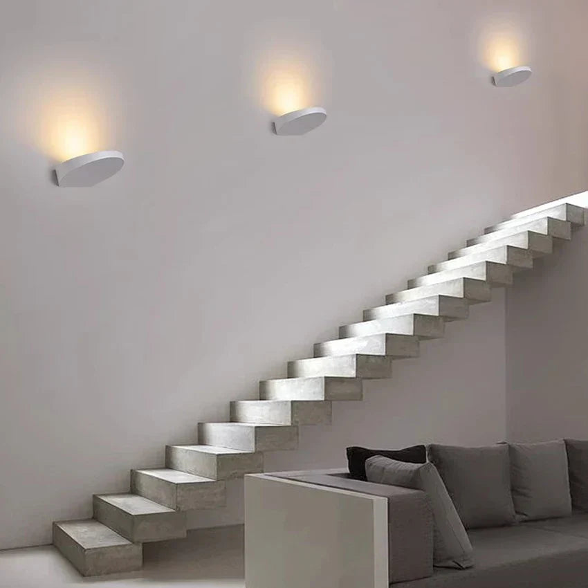 BlackGlow – Modern LED Vägglampa i Minimalistisk Design