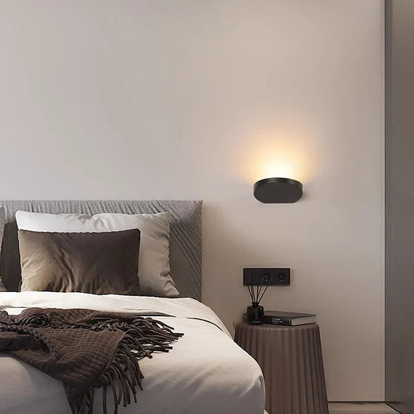 BlackGlow – Modern LED Vägglampa i Minimalistisk Design