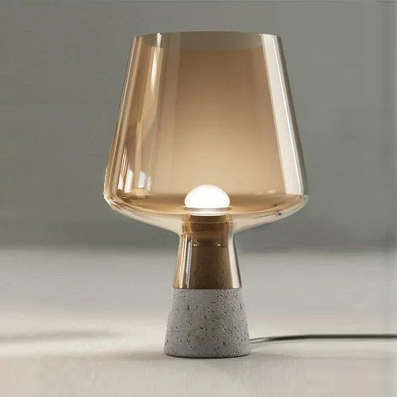 LumiSteel – Industriell Bordslampa i Stål med Glaskupa, Vintage Nattslampa