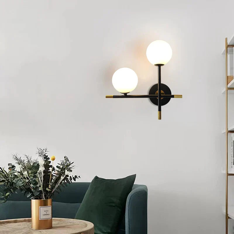 GlobeGlow - Modern LED Vägglampa med Glasbollar Stilren Belysning