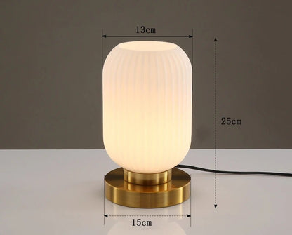Isa Kristallbordslampa - Skandinavisk designglaslampa, modern elegant inredning