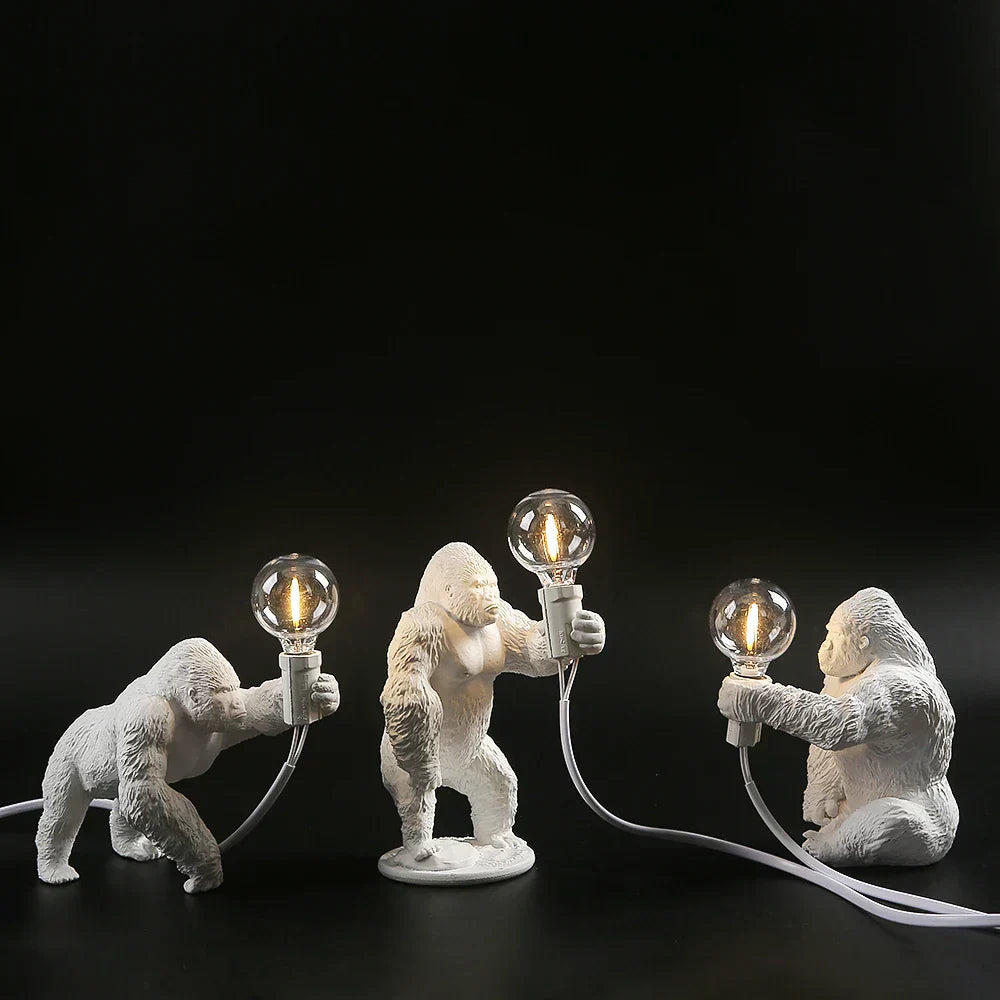 GorillaLux - Unik Gorilla Bordslampa | Modern Djurarmatur med Varm LED Belysning