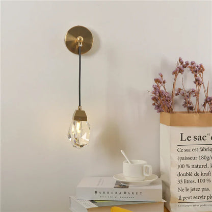 CrystalGlow - Modern Kristall Vägglampa i Minimalistisk Design