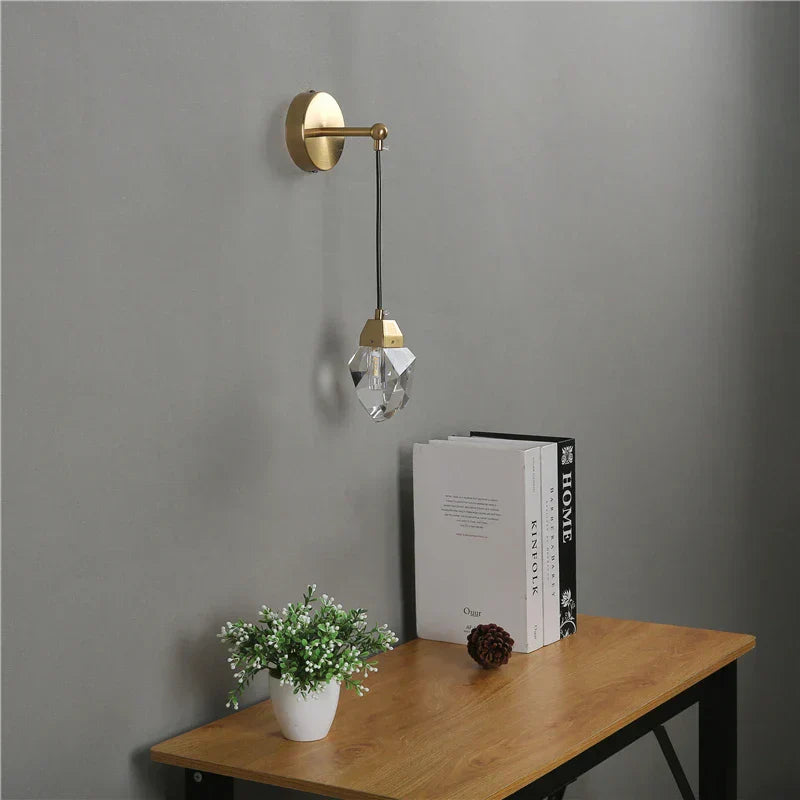 CrystalGlow - Modern Kristall Vägglampa i Minimalistisk Design