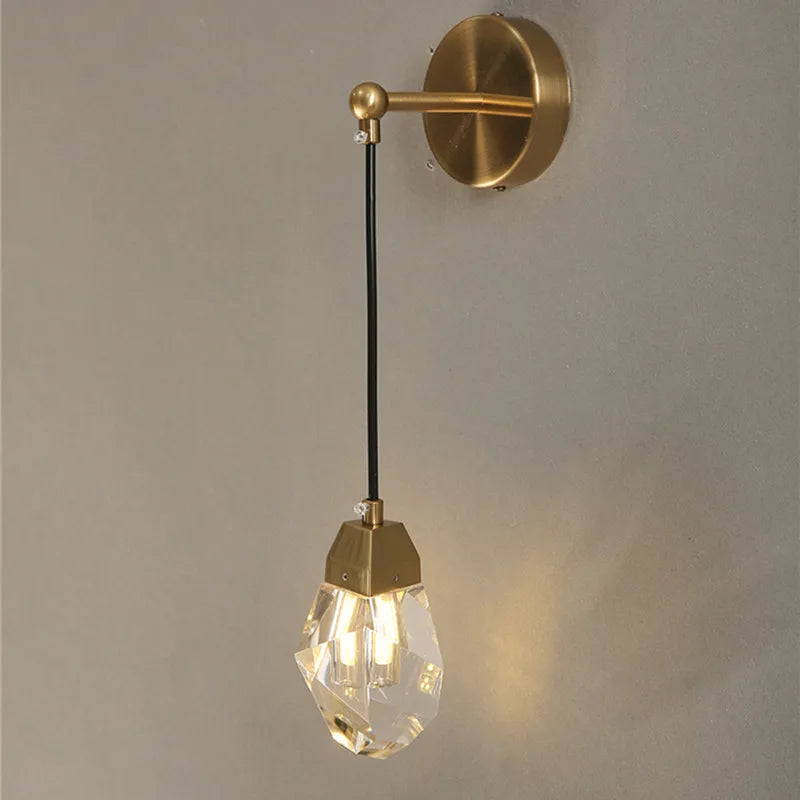 CrystalGlow - Modern Kristall Vägglampa i Minimalistisk Design
