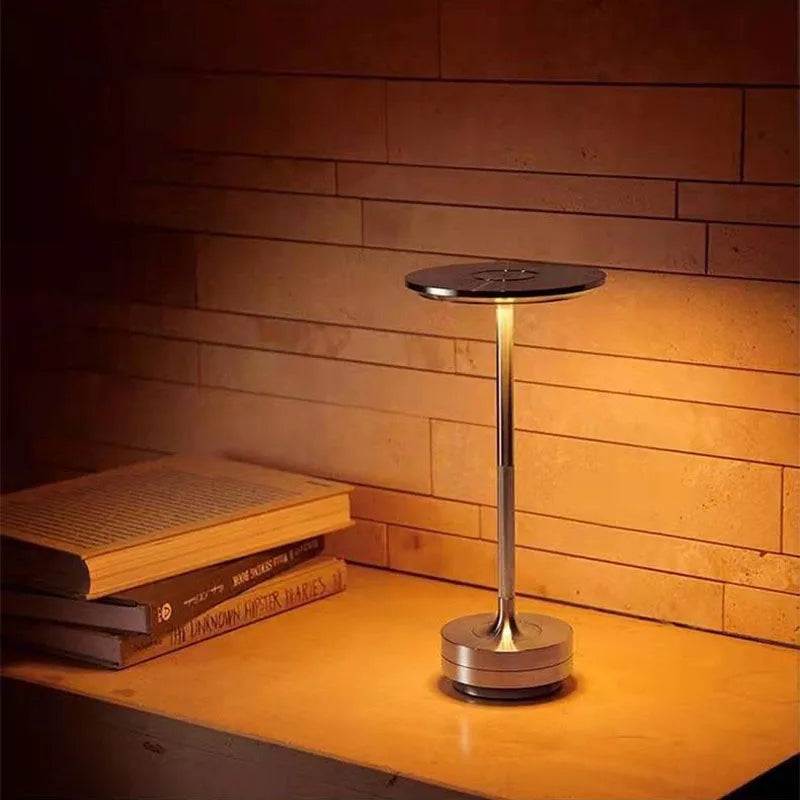 InduLume - Dimbart Industriell Bordslampa med LED-belysning