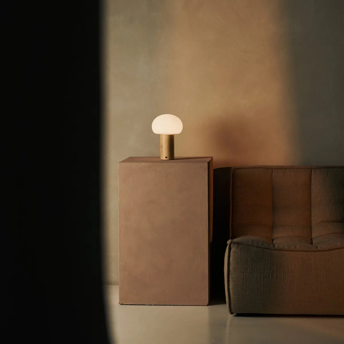 Lumari Senso | Dimbar bordslampa i trä och glas med batteri