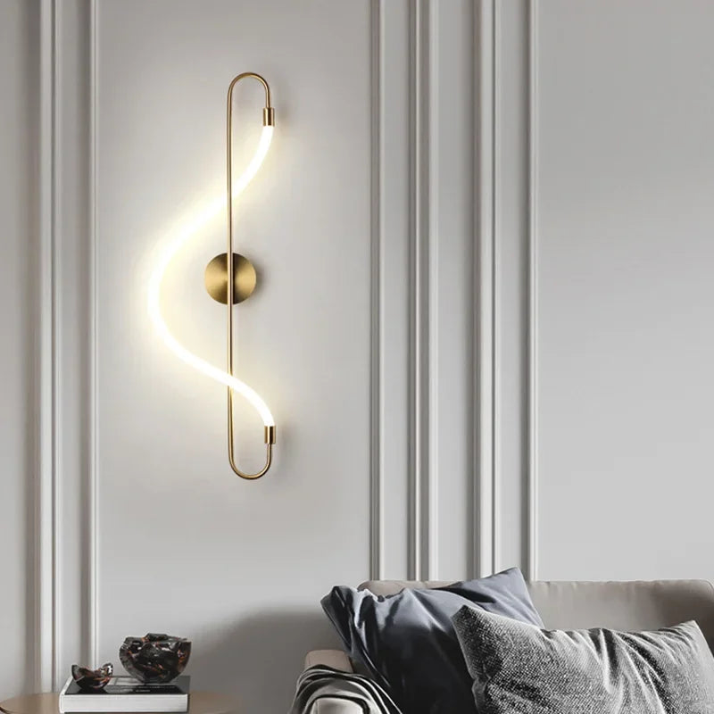 CurveGlow - Modern LED Vägglampa i Järn Elegant Belysning