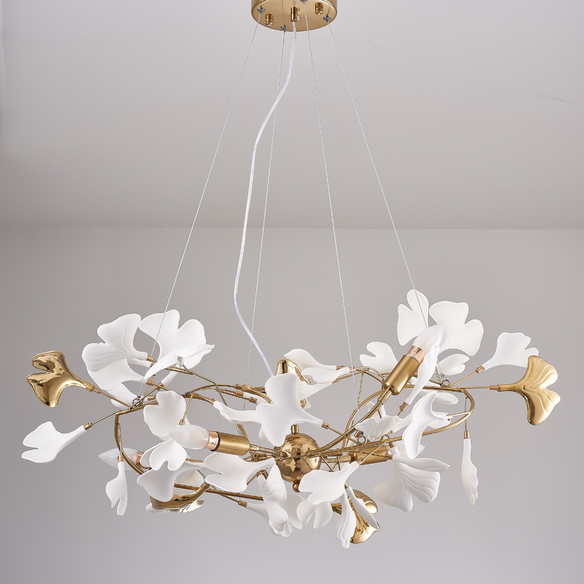 OliviaLeaf - Elegant taklampa i ginkgo-form