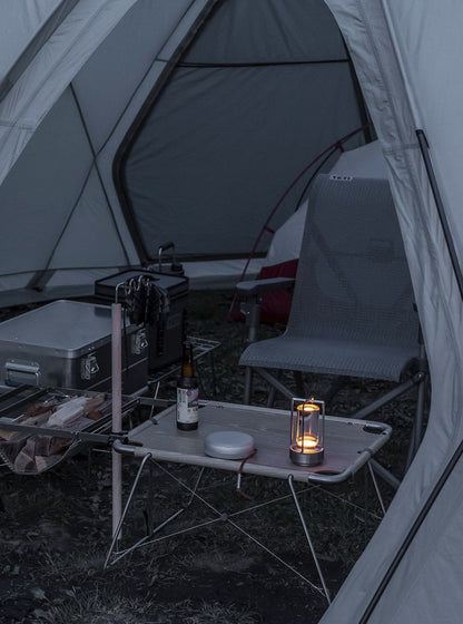 Bärbar LED-lampa med USB-laddningsport och olika ljusinställningar