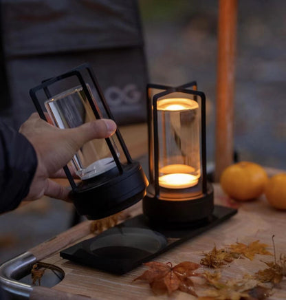 Bärbar LED-lampa med USB-laddningsport och olika ljusinställningar