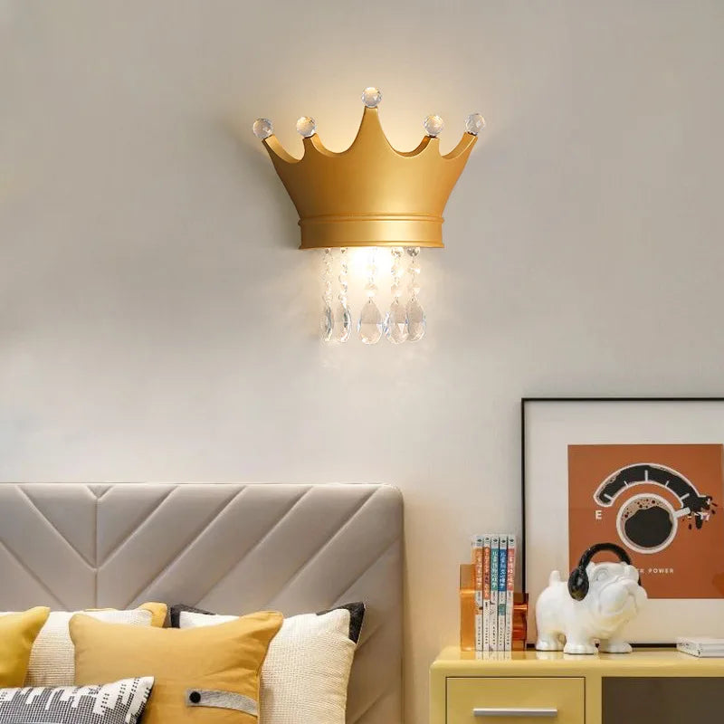 RoyalGlow - Kroon Vägglampa med Kristaller – Elegant LED-Lampa