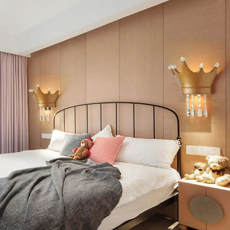 RoyalGlow - Kroon Vägglampa med Kristaller – Elegant LED-Lampa