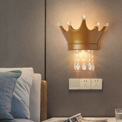 RoyalGlow - Kroon Vägglampa med Kristaller – Elegant LED-Lampa